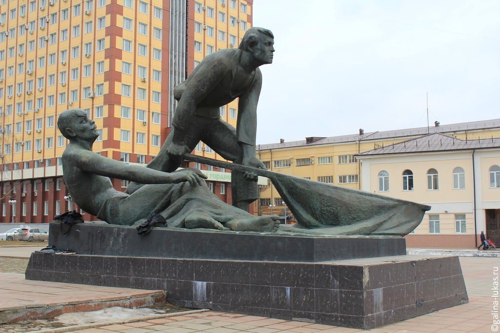 Памятник Борцам революции, установленный в 1975 году и посвященный революционным событиям 1905 года